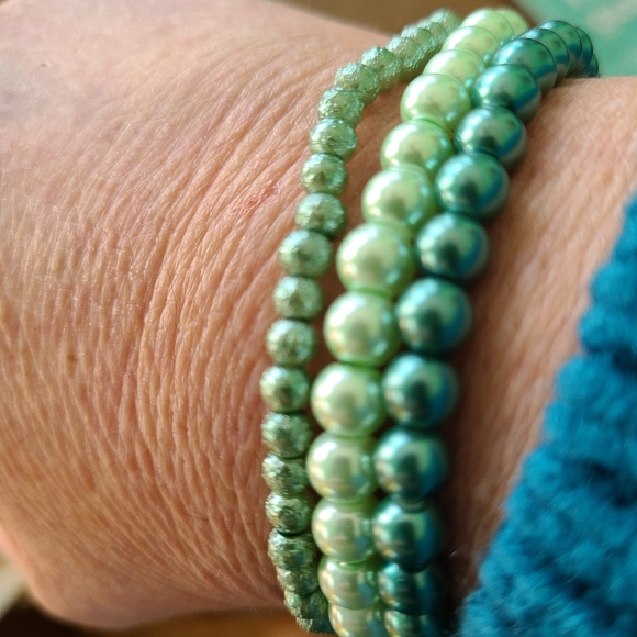 Bracelets - Picture 3 of 4